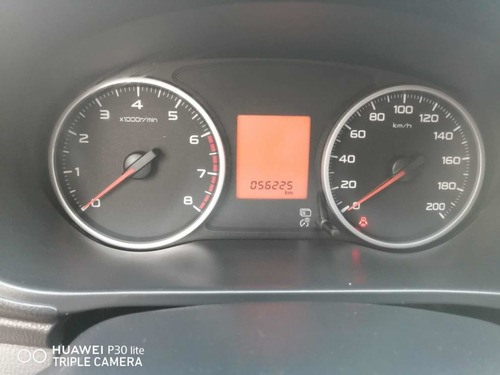 Imagen 7 de 12 de Mitsubishi L200 2018 2.4 Cabina Doble 4x2 Mt
