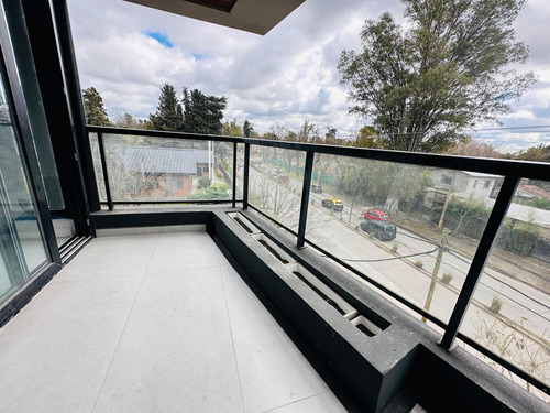 Departamento En Barrio Parque Leloir
