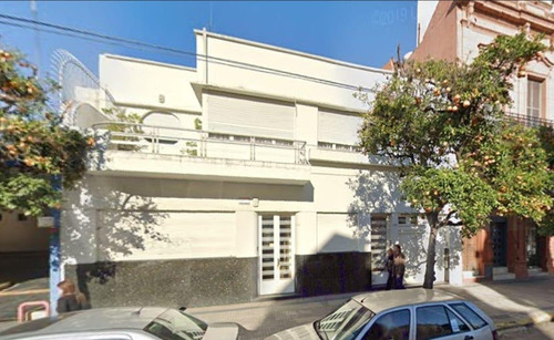 Casa En Venta - 3 Dormitorios 2 Baños - 210mts2 - La Plata