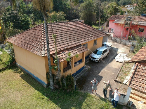 Imagem 1 de 14 de 2.300m², Casa Com 2 Dormitórios, Churrasqueira E Piscina !!