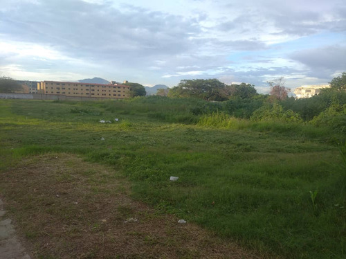 Venta De Terreno En Urb.paraparal Los Guayos 05-17