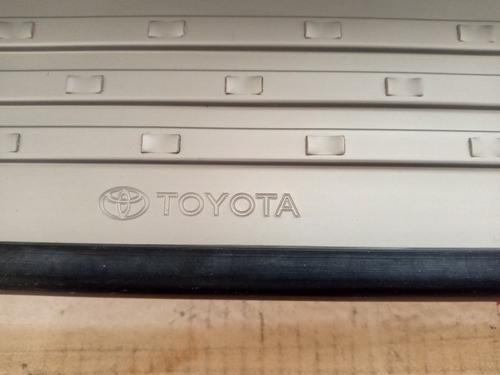 Estribo Derecho Completo Toyota Hilux Kavak 2006-2019