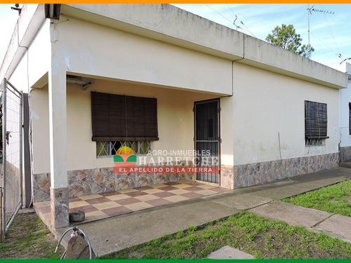 Venta De Casa Con Apartamento En Progreso, Canelones