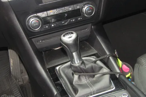 Mazda 3 2.0 Touring MT