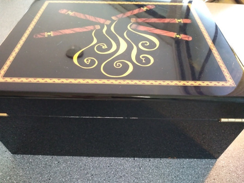 Imagen 3 de 10 de Humidor De Cedro Hecho A Mano Con Tapa Decorada 150 Habanos