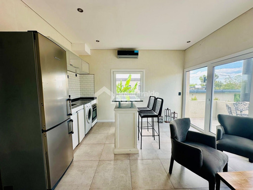 Casa En Alquiler En Tigre, Barrio Nautico Vila Marina 1 Con Piscina Y Vista Al Rio!