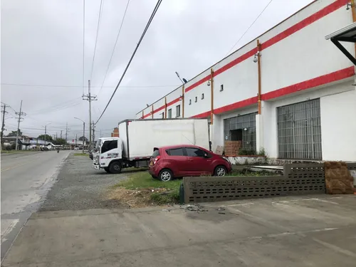 Bodega En Arriendo, Sector Jardines- Via El Caimo