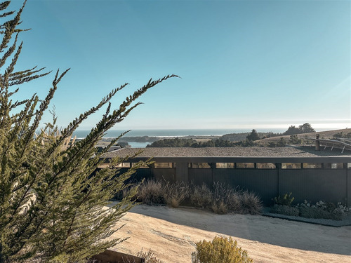 Casa En Venta En Pichilemu, Con Gran Vista Al Mar