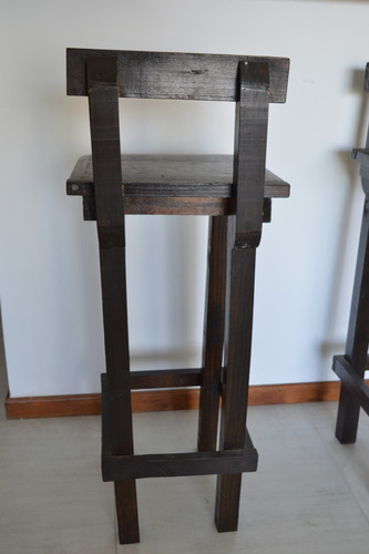 Banquetas Altas, Oscuras, De Madera Madera Pintada Marrón Oscuro (Usado)