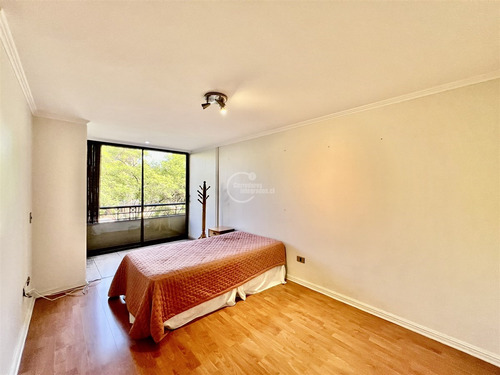 Departamento En Venta De 4 Dorm. En Las Condes .metro.