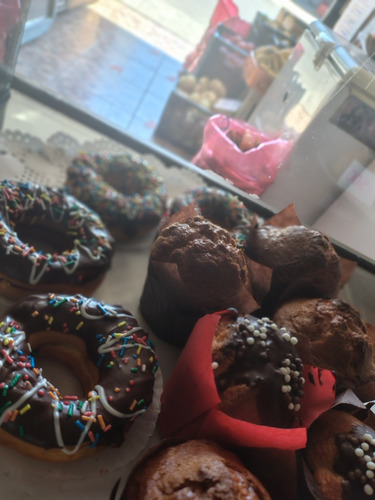 Variedad De Pan, Dulces Y Empanadas