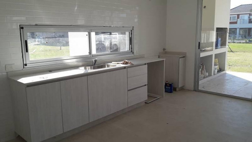 Imagen 6 de 14 de Casa En Venta ; Excelente Diseño Moderno, Desarrollada En Dos Planta Sobre Lote En Esquina