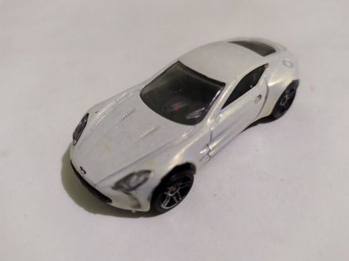 Hot Wheels Aston Martin One-77 2011 Blanco Toy