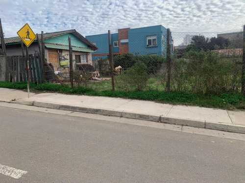 A Pasos De La Playa Y Frente A Una Plaza