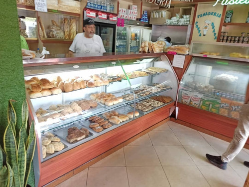 Bajo De Precio. Excelente Panadería, Ubicada Cerca Del Centro Medico Docente El Paso.