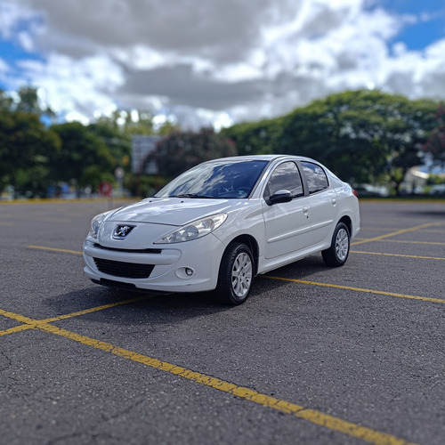 Peugeot 207 1.4 Sedan Allure 75cv
