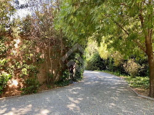 Casa En Venta De 3 Dorm + 2 Estar . En Chicureo Colina
