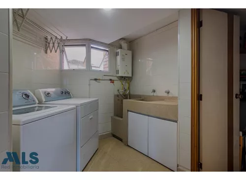 Apartamento En Sector De Laureles(mls#245497)