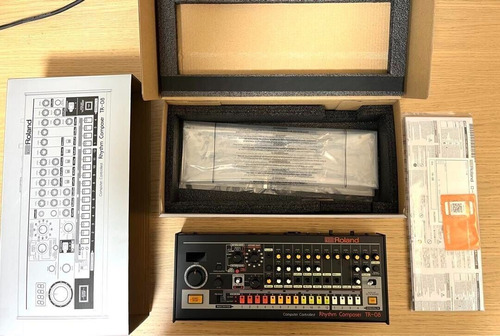 Roland Tr-08 Rhythm Composer - Boutique Tr-808 Analog 