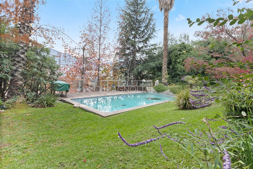 Casa En Venta De 5 Dorm. En Lo Barnechea