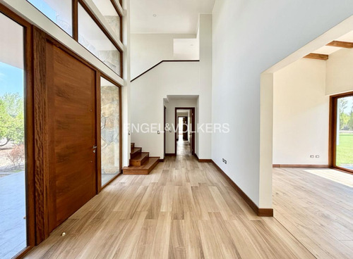 Espectacular Casa Moderna 6 Dorm., Sector Algarrobal