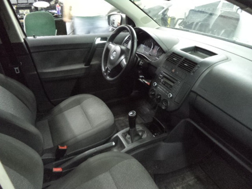 Volkswagen Polo Sedan 1.6 8v Vht Comfort Total Flex Completo