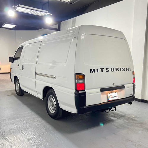 Imagen 3 de 13 de Mitsubishi Panel L300