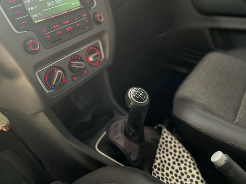 Imagem 16 de 20 de Volkswagen Fox 1.6 Completo Com Baixissimo Km + Pneus Novos