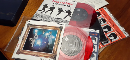 The Beatles E.p. Collection. Box Singles 7 Color Rojo Japon (Usado)