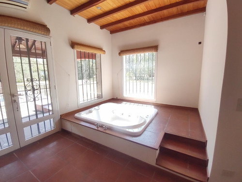 Casa De 4 Dormitorios En Barrio Privado San Joaquín, Exaltación De La Cruz