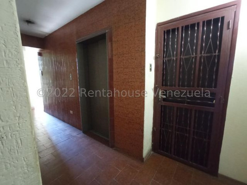 Imagen 13 de 30 de Apartamento En Venta Zona Centro Barquisimeto Rah 23-10318 // Invierta Seguro Con Rentahouse//