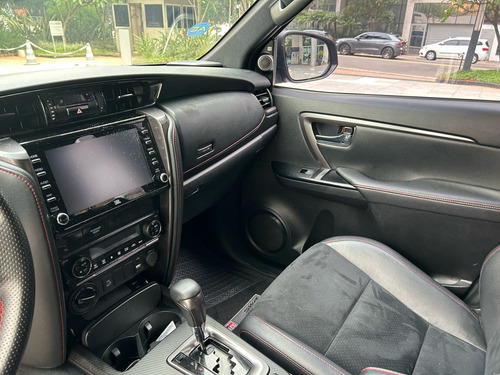 Toyota Hilux SW4 2.8 D-4D TURBO DIESEL GR-S 7L 4X4 AUTOMÁTICO