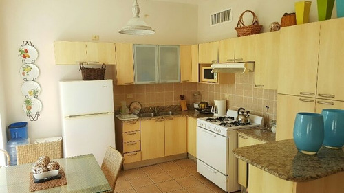 Apartamento De 2 Habitaciones En Las Brisas Guavaberry - Juan Dolio, Con Jardin