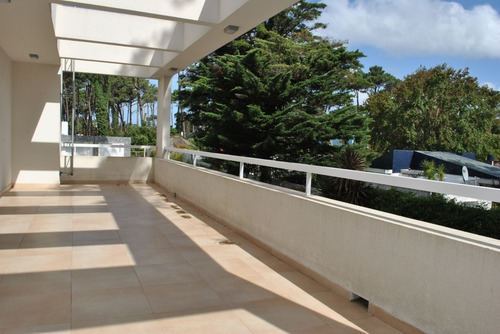 Casa En Venta Y Alquiler Temporal De 4 Dormitorios En Playa Mansa