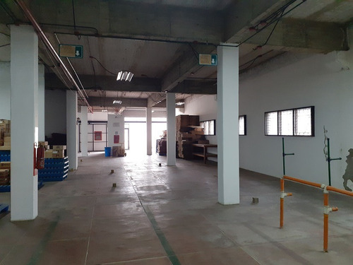 Edificio Dos Niveles En Zona Industrial Los Tres Puentes, El Tambor, Los Teques, Excelente Accesibilidad