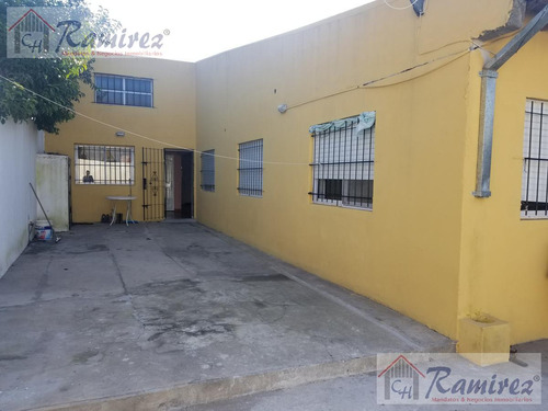 Casa En Venta 4 Amb. Amplia, Permuta. - La Reja, Moreno