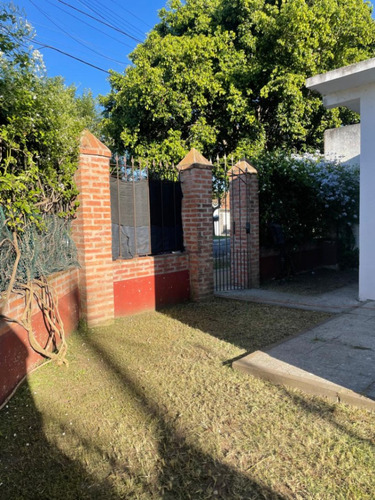 Casa 2 Dormitorios Banfield Con Cochera