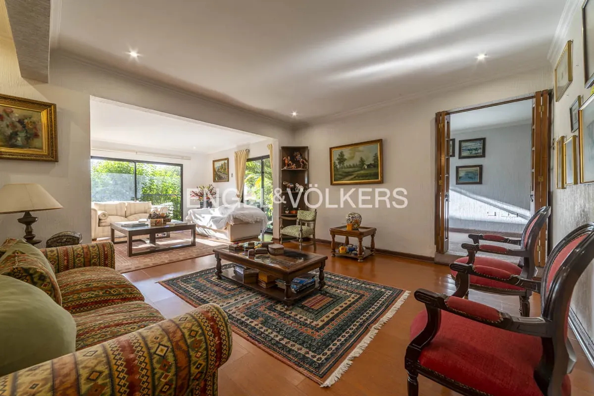 Imagen 4 de 27 de Amplia Casa Con Piscina, Quincho Y Jardín Para Disfrutar