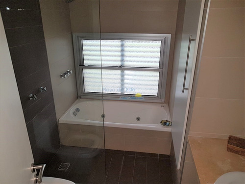Excelente Casa En Complejo Con Todos Los Servicios Y Seguridad, Cerca De La Barra- Ref: 11536