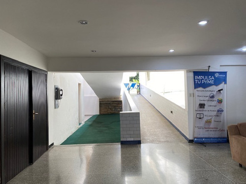 Imagen 2 de 30 de Venta De Edificio Educacional En Prados Del Este, Para Colegio O Preescolar Con 12 Salones Mas Patio Amplio Al Aire Libre, Mas Casa Anexa