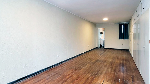 Estudio (antiguo) Piso 2. A Pasos Metro Irarrázaval. Sin Est