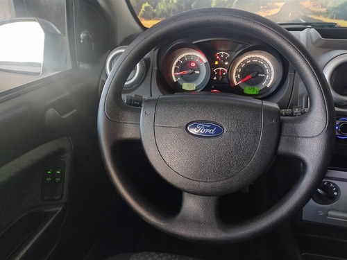 Imagem 7 de 10 de Ford Fiesta 1.6 Mpi Hatch 8v Flex 4p Manual