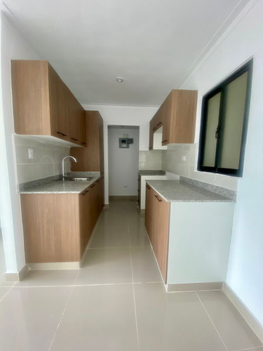 Apartamento En Venta En La Jacobo Majluta De 3 Habitaciones