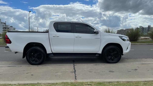 Toyota Hilux 2.8 Cd Srv 177cv 4x4 At 2016
