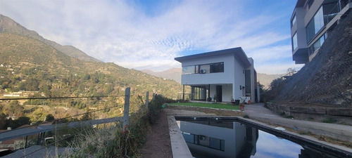 Casa En Arriendo De 5 Dorm. El Arrayan