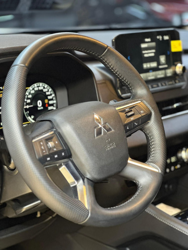 Mitsubishi Outlander 2024