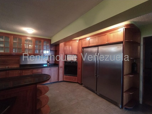 Casa En Venta En Prados Del Este Calle Cerrada Tres Niveles