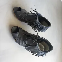 Comprar Sandalia Botineta Negro Acordonado Con Fleco Y Taco Lucerna