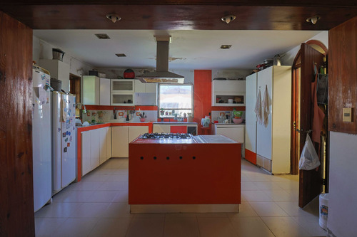 Venta De Quinta Con Casa, Montevideo, 3,7 Hect.