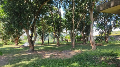 Hermosa Parcela En Venta, Con 2.7 Hectareas De Terreno, Que Cuenta Con Amplia Casa De Dos Pisos Que Cuenta Con 5 Cuartos, 2 Banos, Sala, Comedor Y Cocina, Amplios Corredores Techados